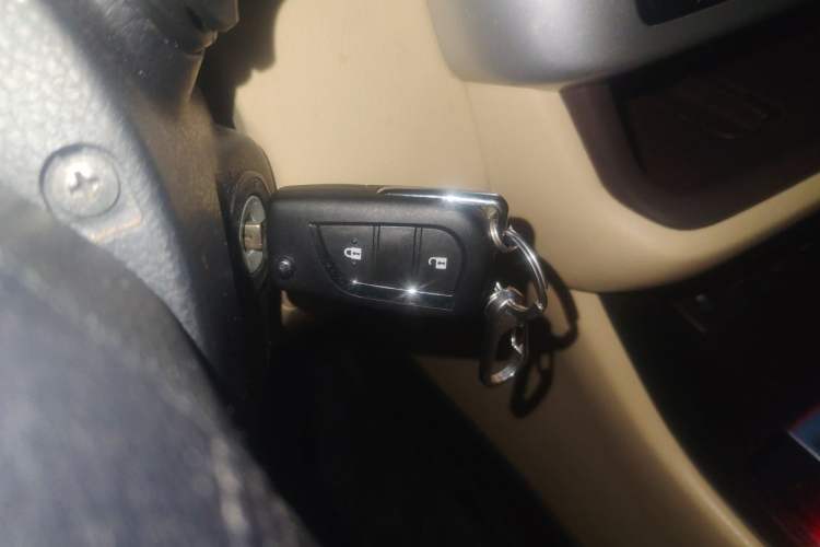 Used Toyota Highlander 2018 2.0T Four-Wheel Drive Elite Edition 7 Seats China VI Standard Vehicle Key