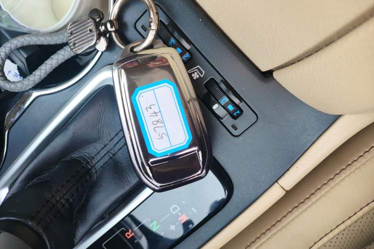 Used Toyota Highlander 2018 2.0T Four-Wheel Drive Ultimate Edition 7-Seater Emission Standard China V Vehicle Key