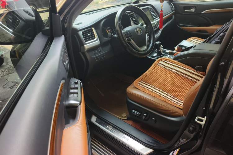 Used Toyota Highlander 2020 2.0T Four-Wheel Drive Millionth Anniversary Edition 7 Seats Driver Seat