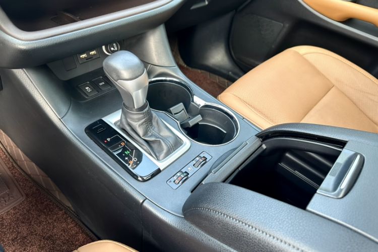 Used Toyota Highlander 2020 2.0T Four-Wheel Drive Millionth Anniversary Edition 7 Seats Gear Lever