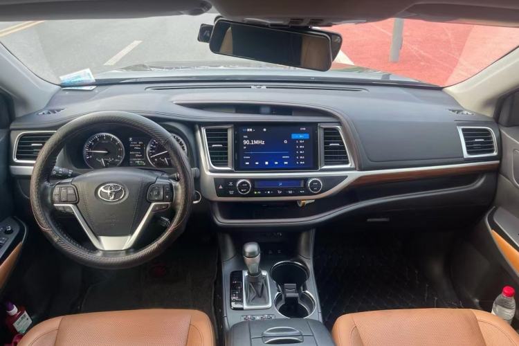 Used Toyota Highlander 2020 2.0T Four-Wheel Drive Millionth Anniversary Edition 7 Seats Interior 1