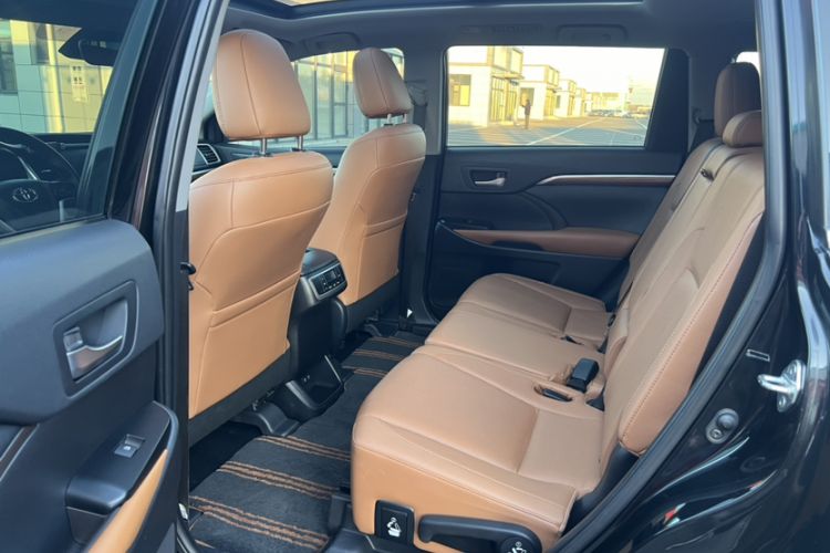 Used Toyota Highlander 2020 2.0T Four-Wheel Drive Millionth Anniversary Edition 7 Seats Interior 10