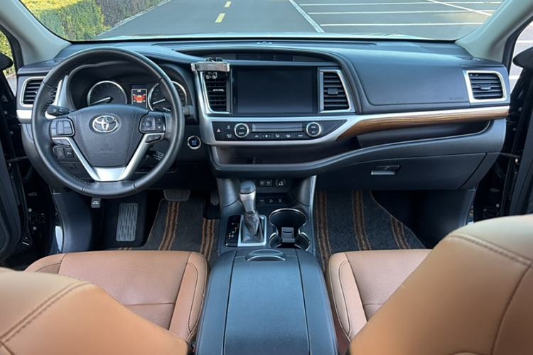 Used Toyota Highlander 2020 2.0T Four-Wheel Drive Millionth Anniversary Edition 7 Seats Interior 11