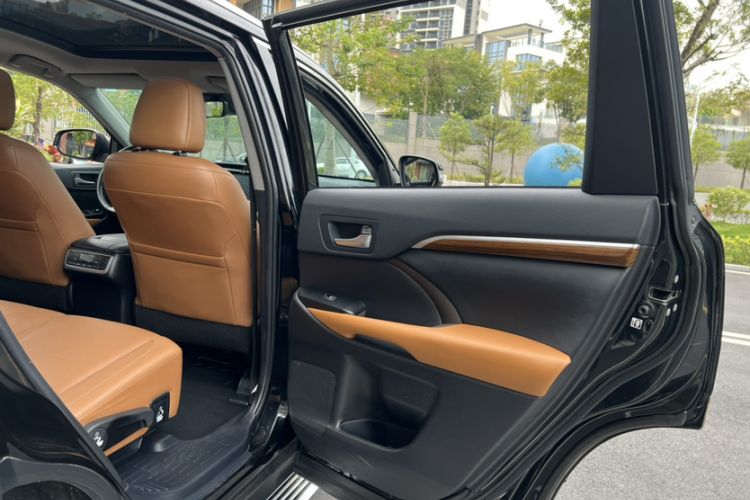 Used Toyota Highlander 2020 2.0T Four-Wheel Drive Millionth Anniversary Edition 7 Seats Interior 12