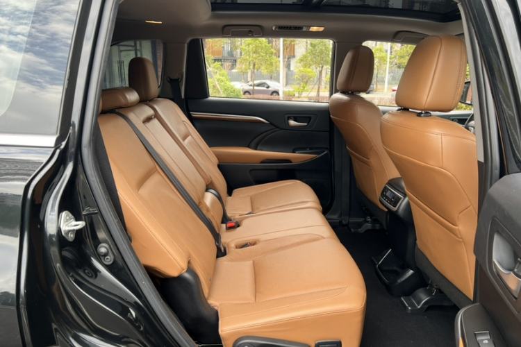Used Toyota Highlander 2020 2.0T Four-Wheel Drive Millionth Anniversary Edition 7 Seats Interior 13