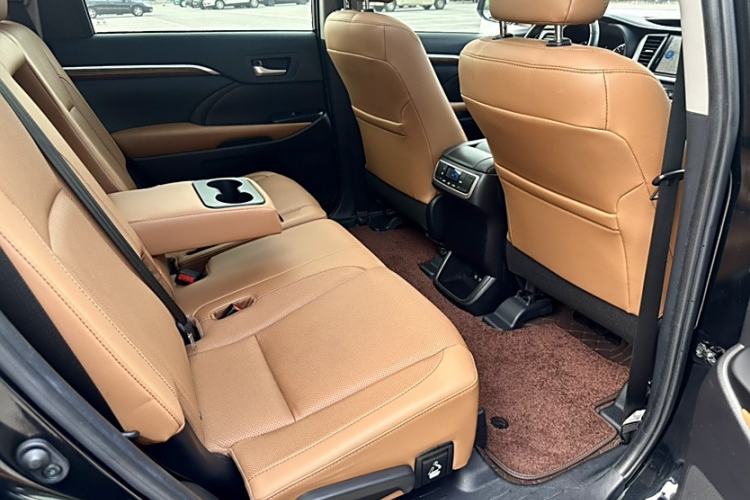 Used Toyota Highlander 2020 2.0T Four-Wheel Drive Millionth Anniversary Edition 7 Seats Interior 2