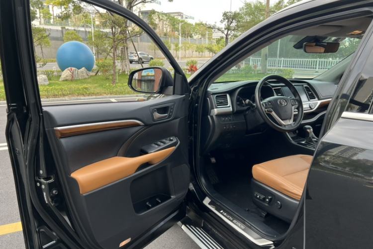 Used Toyota Highlander 2020 2.0T Four-Wheel Drive Millionth Anniversary Edition 7 Seats Interior 3