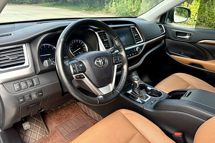 Used Toyota Highlander 2020 2.0T Four-Wheel Drive Millionth Anniversary Edition 7 Seats Interior 3