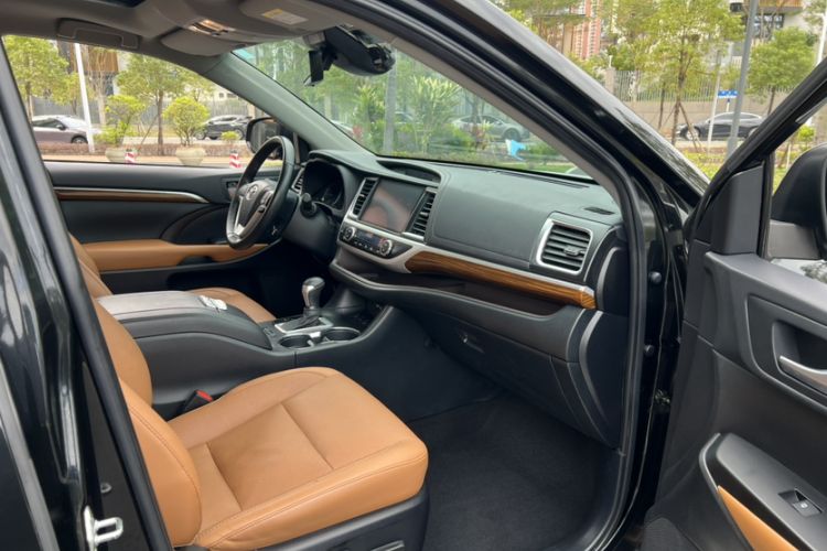 Used Toyota Highlander 2020 2.0T Four-Wheel Drive Millionth Anniversary Edition 7 Seats Interior 5