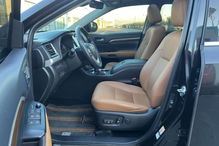 Used Toyota Highlander 2020 2.0T Four-Wheel Drive Millionth Anniversary Edition 7 Seats Interior 5