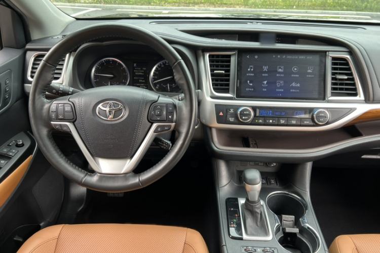 Used Toyota Highlander 2020 2.0T Four-Wheel Drive Millionth Anniversary Edition 7 Seats Interior 6