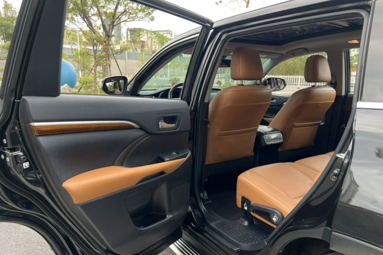 Used Toyota Highlander 2020 2.0T Four-Wheel Drive Millionth Anniversary Edition 7 Seats Interior 8