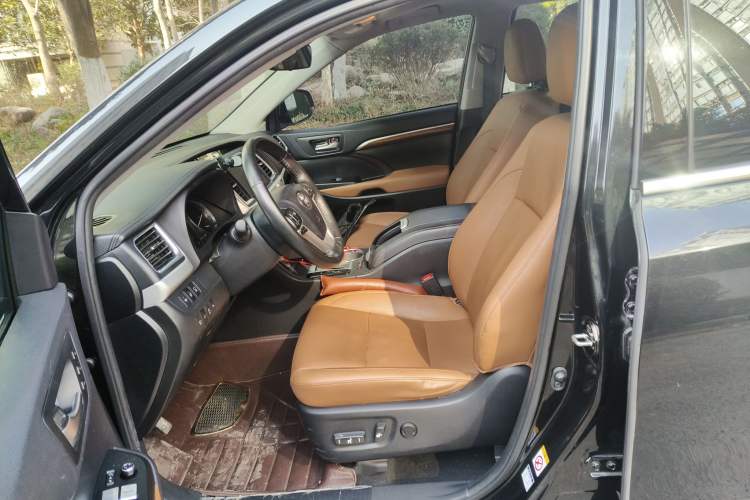 Used Toyota Highlander 2020 2.0T Four-Wheel Drive Millionth Anniversary Edition 7 Seats Left Front Seat