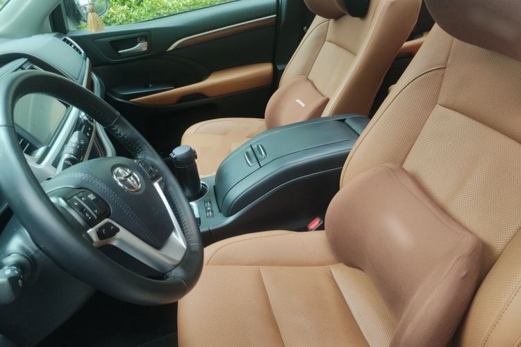 Used Toyota Highlander 2020 2.0T Four-Wheel Drive Millionth Anniversary Edition 7 Seats Left Front Seat