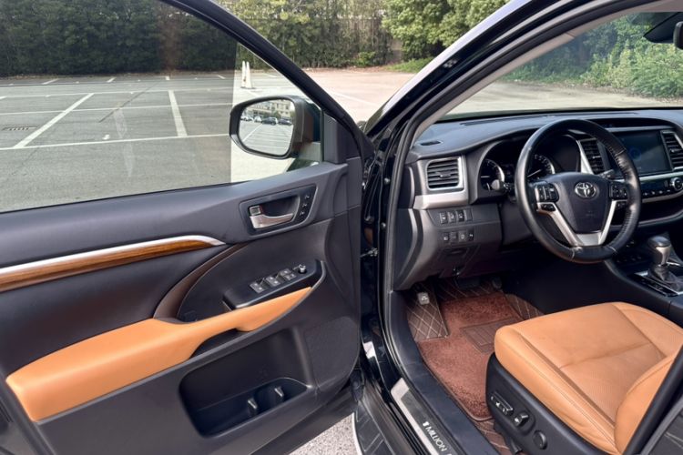 Used Toyota Highlander 2020 2.0T Four-Wheel Drive Millionth Anniversary Edition 7 Seats Left Front Seat