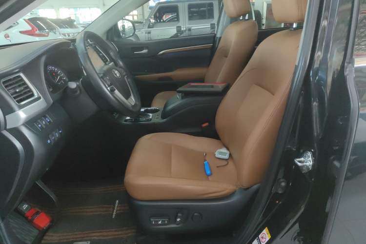 Used Toyota Highlander 2020 2.0T Four-Wheel Drive Millionth Anniversary Edition 7 Seats Left Front Seat