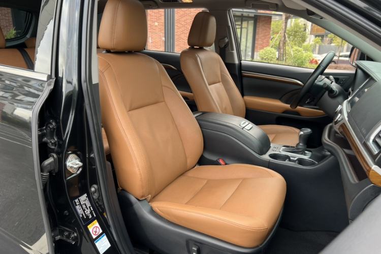 Used Toyota Highlander 2020 2.0T Four-Wheel Drive Millionth Anniversary Edition 7 Seats Right Front Seat