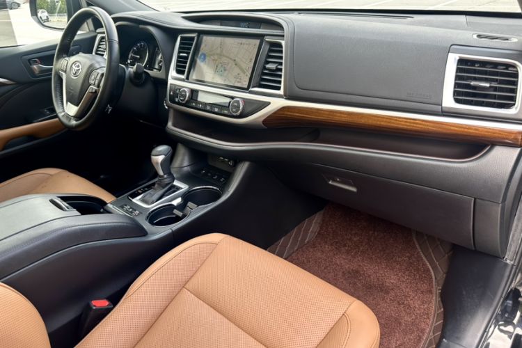 Used Toyota Highlander 2020 2.0T Four-Wheel Drive Millionth Anniversary Edition 7 Seats Right Front Seat
