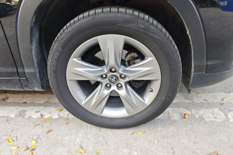 Used Toyota Highlander 2020 2.0T Four-Wheel Drive Millionth Anniversary Edition 7 Seats Right Front Wheel Hub
