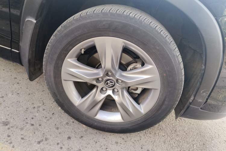 Used Toyota Highlander 2020 2.0T Four-Wheel Drive Millionth Anniversary Edition 7 Seats Right Front Wheel Hub