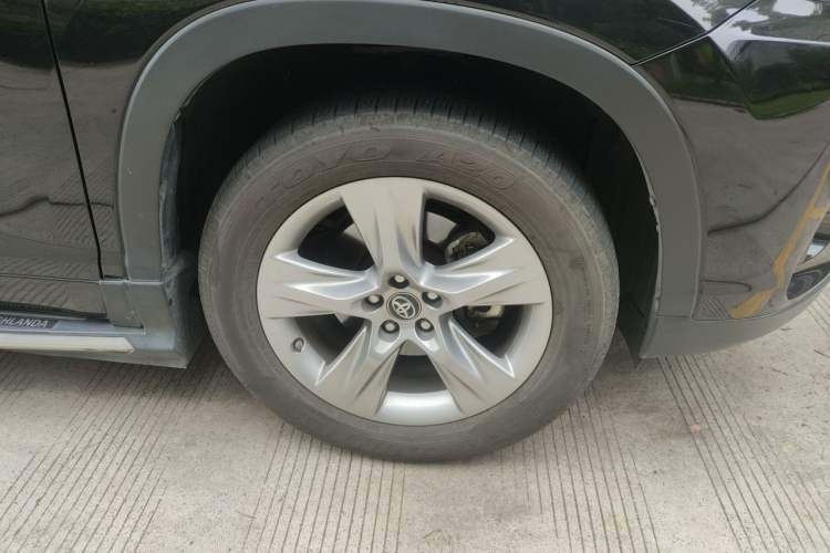 Used Toyota Highlander 2020 2.0T Four-Wheel Drive Millionth Anniversary Edition 7 Seats Right Front Wheel Hub