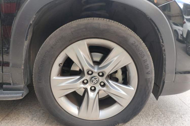 Used Toyota Highlander 2020 2.0T Four-Wheel Drive Millionth Anniversary Edition 7 Seats Right Front Wheel Hub