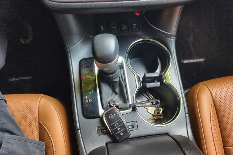 Used Toyota Highlander 2020 2.0T Four-Wheel Drive Millionth Anniversary Edition 7 Seats Gear Lever