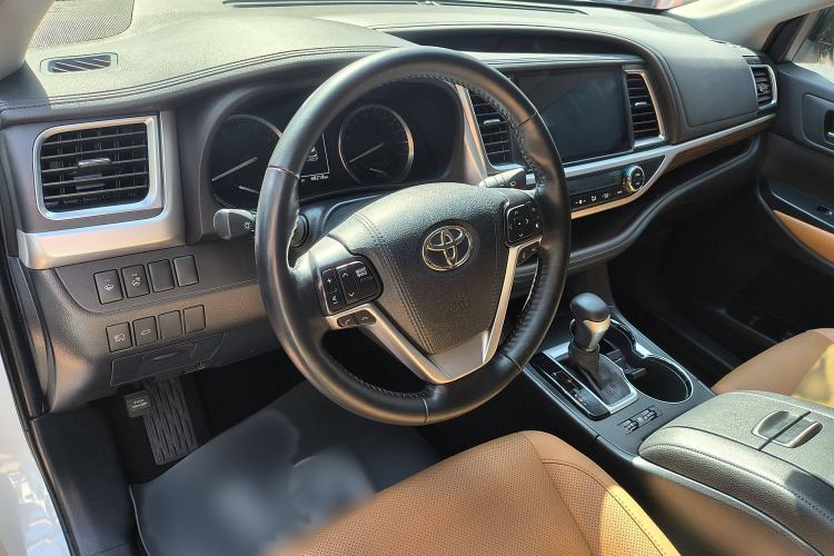 Used Toyota Highlander 2020 2.0T Four-Wheel Drive Millionth Anniversary Edition 7 Seats Interior 1