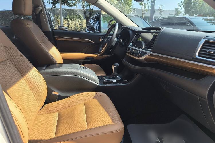 Used Toyota Highlander 2020 2.0T Four-Wheel Drive Millionth Anniversary Edition 7 Seats Interior 10