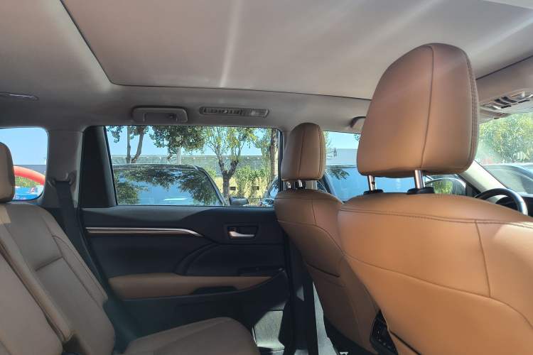 Used Toyota Highlander 2020 2.0T Four-Wheel Drive Millionth Anniversary Edition 7 Seats Interior 12
