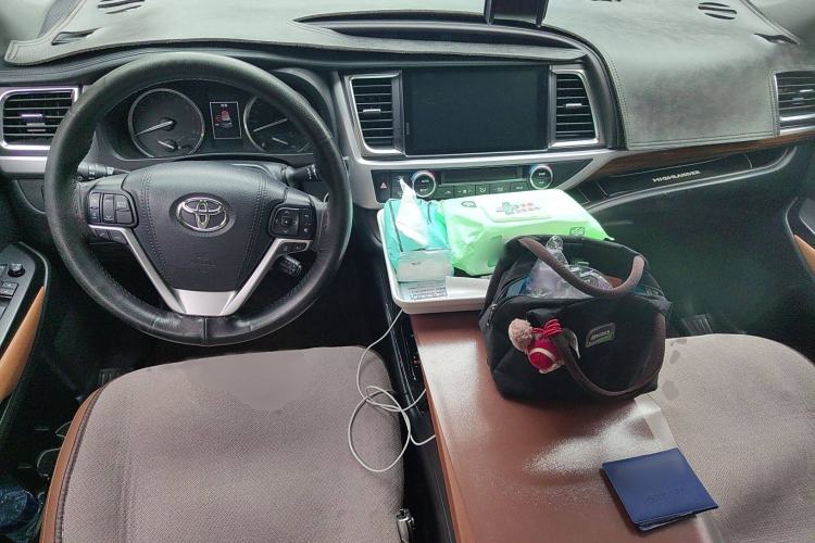 Used Toyota Highlander 2020 2.0T Four-Wheel Drive Millionth Anniversary Edition 7 Seats Interior 2