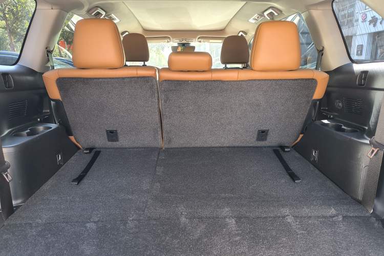 Used Toyota Highlander 2020 2.0T Four-Wheel Drive Millionth Anniversary Edition 7 Seats Interior 4