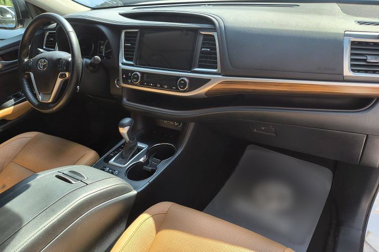 Used Toyota Highlander 2020 2.0T Four-Wheel Drive Millionth Anniversary Edition 7 Seats Interior 8
