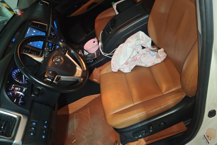 Used Toyota Highlander 2020 2.0T Four-Wheel Drive Millionth Anniversary Edition 7 Seats Left Front Seat