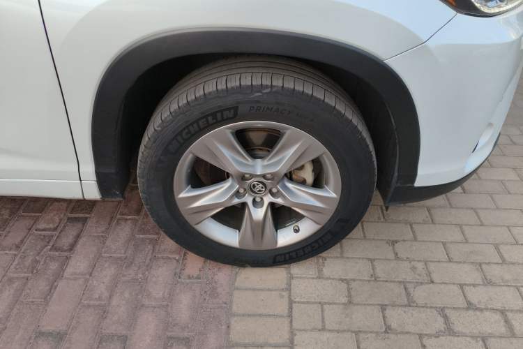 Used Toyota Highlander 2020 2.0T Four-Wheel Drive Millionth Anniversary Edition 7 Seats Right Front Wheel Hub