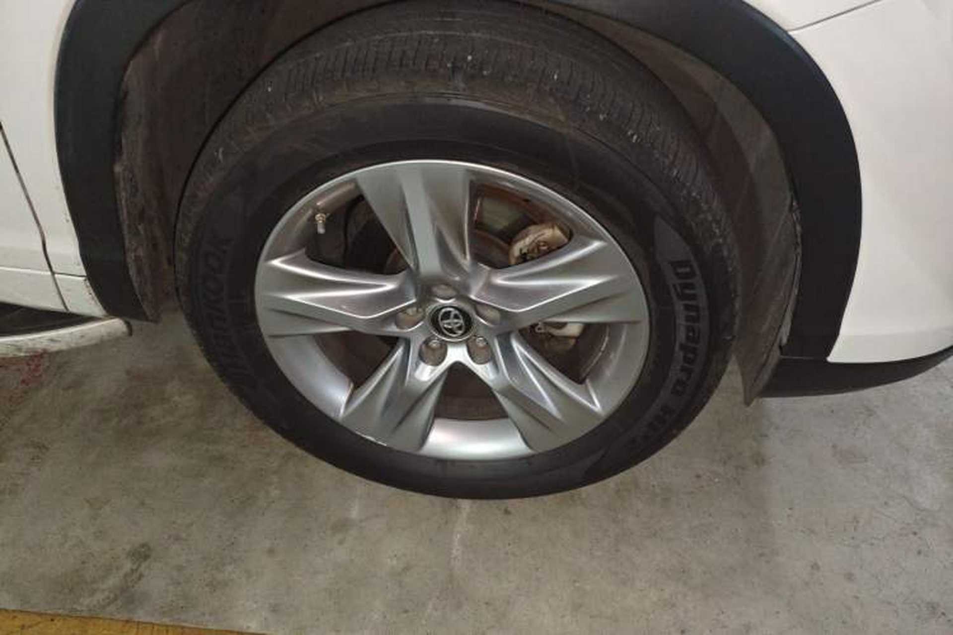 Used Toyota Highlander 2020 2.0T Four-Wheel Drive Millionth Anniversary Edition 7 Seats Right Front Wheel Hub