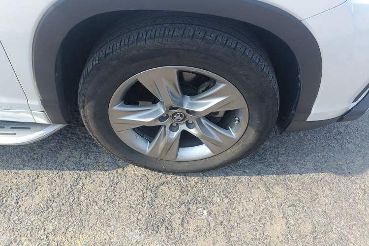 Used Toyota Highlander 2020 2.0T Four-Wheel Drive Millionth Anniversary Edition 7 Seats Right Front Wheel Hub