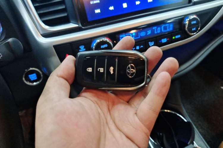 Used Toyota Highlander 2020 2.0T Four-Wheel Drive Millionth Anniversary Edition 7 Seats Vehicle Key
