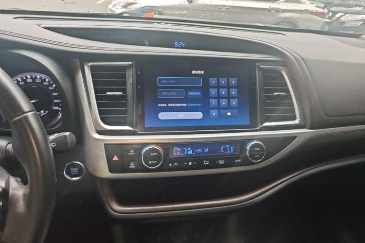 Used Toyota Highlander 2021 2.0T Four-Wheel Drive Prestige Version 7 Seats Audio And AC Panel
