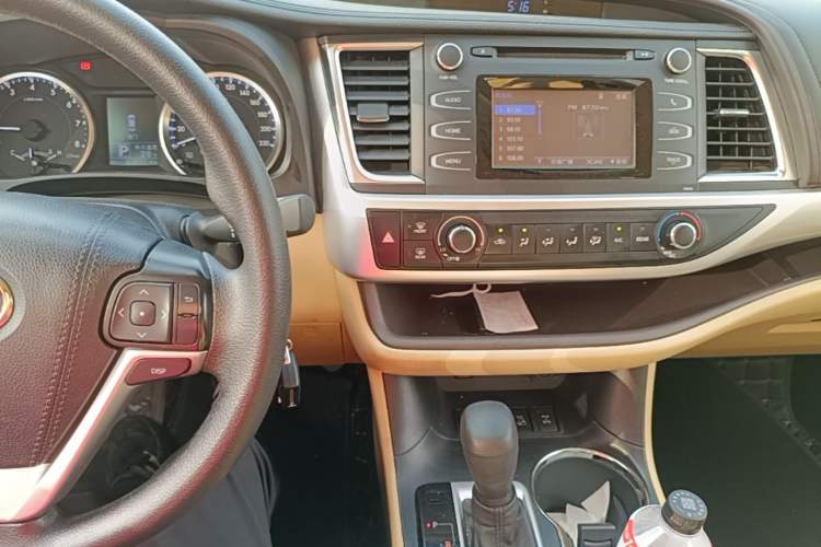 Used Toyota Highlander 2021 2.0T Four-Wheel Drive Elite Edition 7-Seater Audio And AC Panel