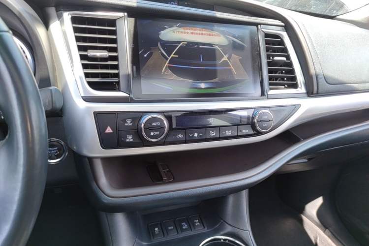 Used Toyota Highlander 2021 2.0T Four-Wheel Drive Luxury Edition 7 Seats Audio And AC Panel