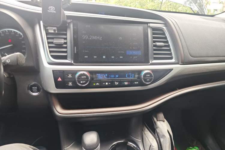 Used Toyota Highlander 2021 2.0T Four-Wheel Drive Prestige Version 7 Seats Audio And AC Panel