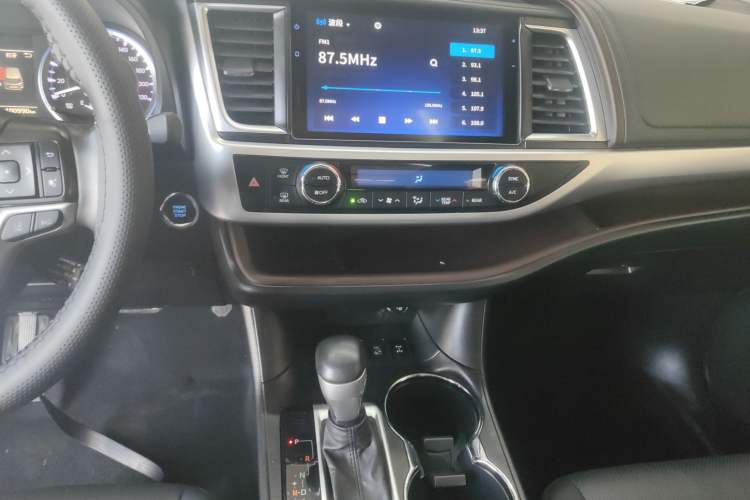 Used Toyota Highlander 2021 2.0T Four-Wheel Drive Luxury Edition 7 Seats Audio And AC Panel