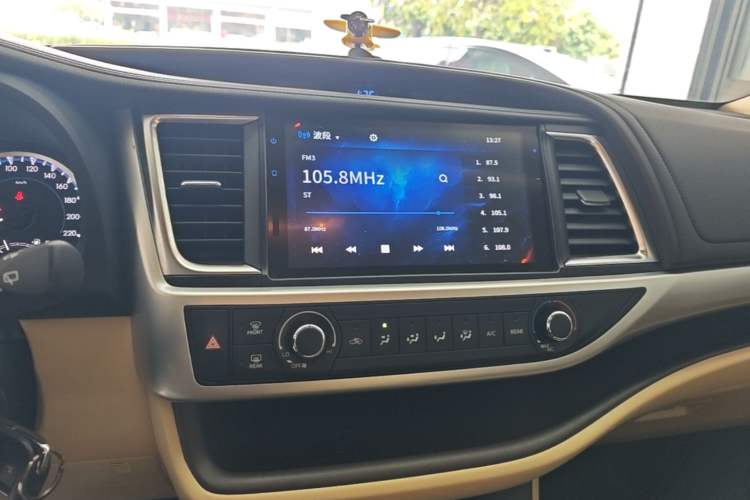 Used Toyota Highlander 2021 2.0T Four-Wheel Drive Elite Edition 7-Seater Audio And AC Panel