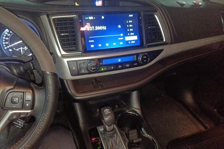 Used Toyota Highlander 2021 2.0T Four-Wheel Drive Luxury Edition 7 Seats Audio And AC Panel