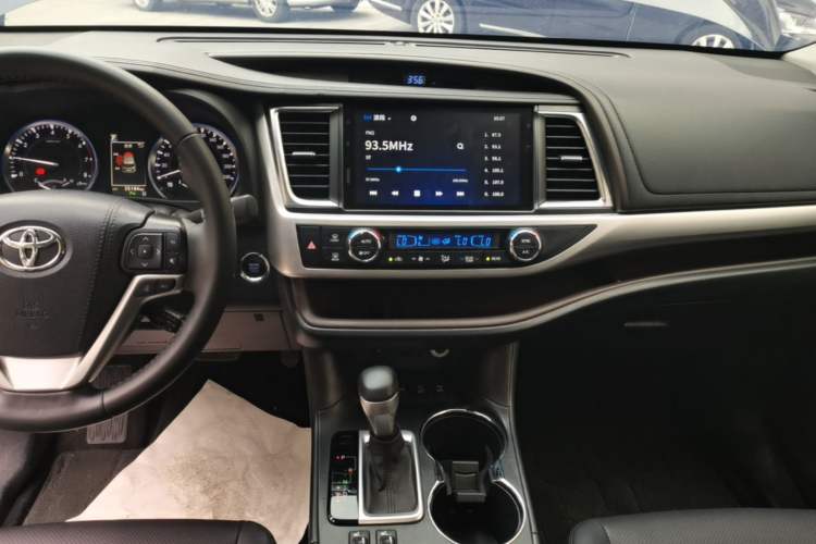 Used Toyota Highlander 2021 2.0T Four-Wheel Drive Luxury Edition 7 Seats Audio And AC Panel
