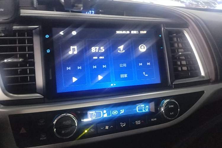 Used Toyota Highlander 2021 2.0T Four-Wheel Drive Prestige Version 7 Seats Audio And AC Panel