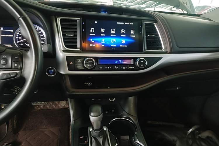 Used Toyota Highlander 2021 2.0T Four-Wheel Drive Luxury Edition 7 Seats Audio And AC Panel