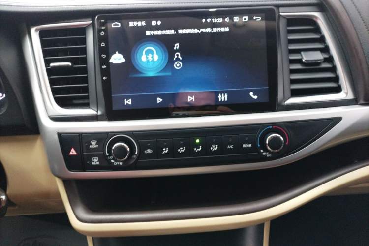 Used Toyota Highlander 2021 2.0T Two-Wheel Drive Elite Version 7-Seater Audio And AC Panel