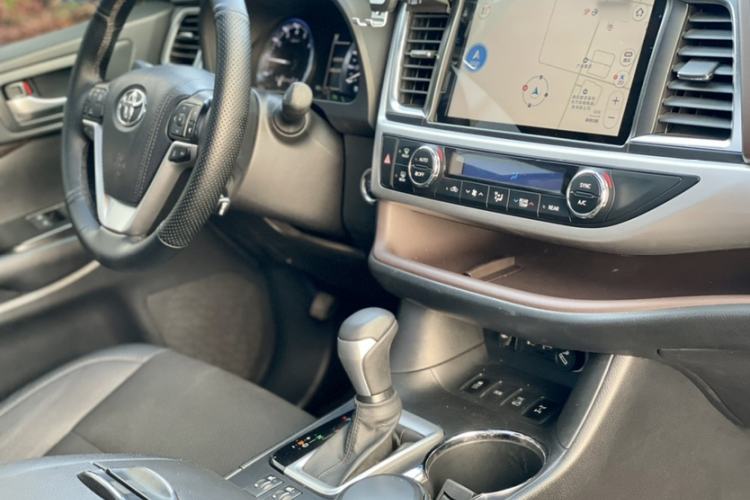 Used Toyota Highlander 2021 2.0T Four-Wheel Drive Luxury Edition 7 Seats Audio And AC Panel